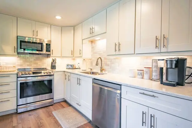 Kitchen at Harbour South Club 1113